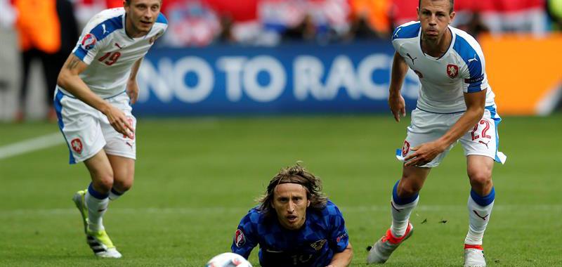 Modric, lesionado leve, no estará frente a España