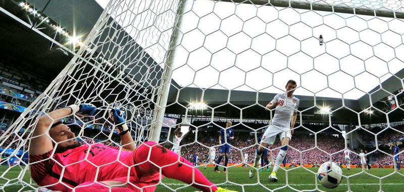 República Checa logró el empate in extremis con un penalti en el minuto 94