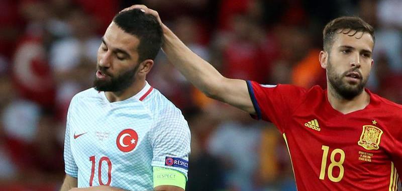 Arda Turan volvió a ser el centro de las críticas de la afición turca