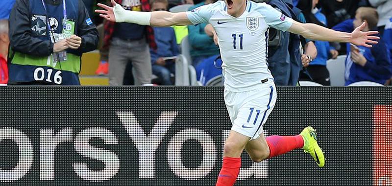 Jamie Vardy, decisivo ante Gales para su selección, defendió, con naturalidad, su receta: tabaco y Red Bull