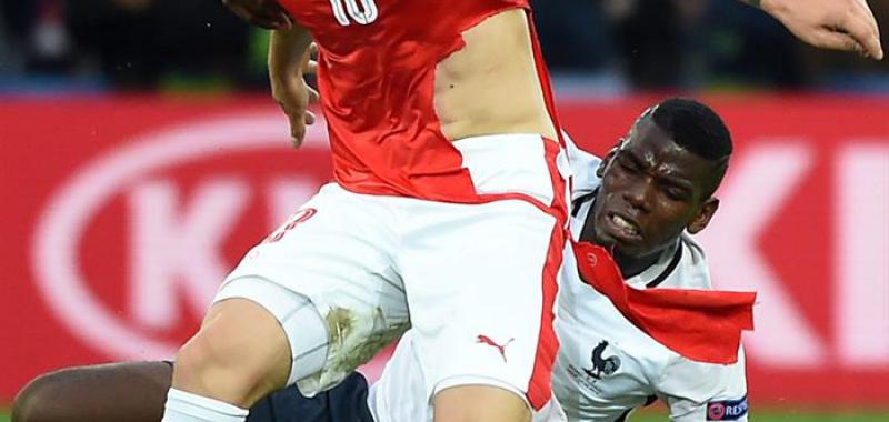 Xhaka, cerebro helvético, lució clase para sostener a los suyos en ataque