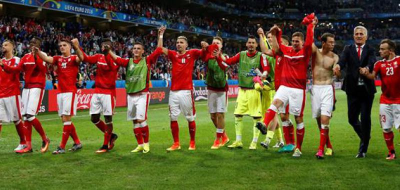 Suiza, que se clasificó segunda, celebró el pase a octavos de final con honores