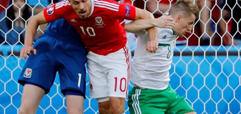 Irlanda del Norte y Gales disputaron un partido muy trabado e igualado
