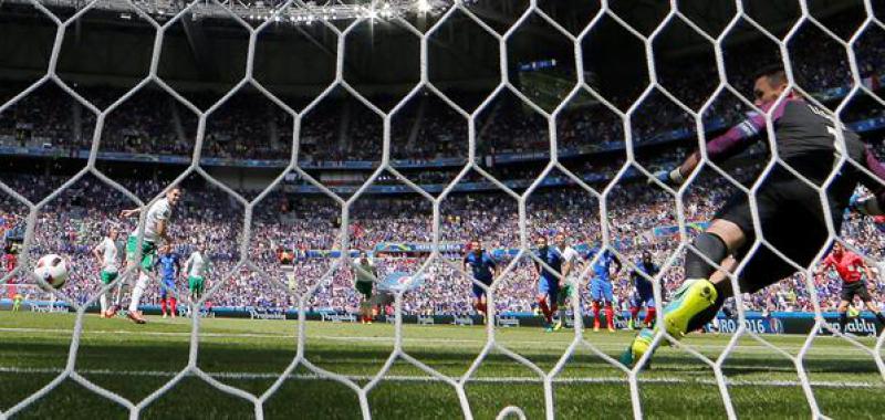 Irlanda no tardó en complicar, sobremanera, este partido de octavos de final a Francia