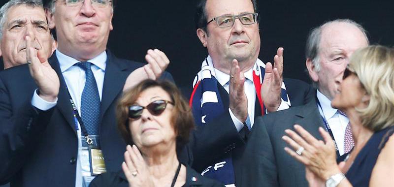Françoise Hollande acudió al palco del recinto lionés para dar apoyo a la selección anfitriona