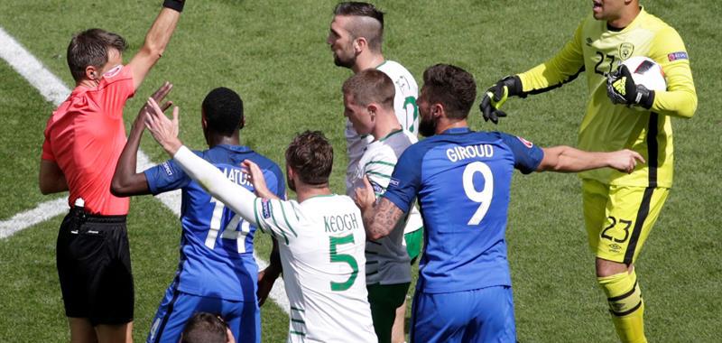 Además, Griezmann provocó la expulsión que terminó por decantar el envite en favor galo