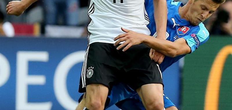 Julian Draxler, que sentó a Götze, disparó el rendimiento de su equipo con una actuación soberbia