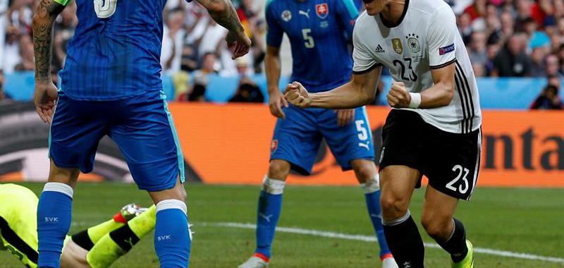 Mario Gómez se confirmó, con otro tanto, como una solución válida para los teutones