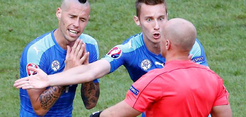 Marek Hamsik, referencia eslovaca, no pudo asomar en un partido muy gris de los suyos