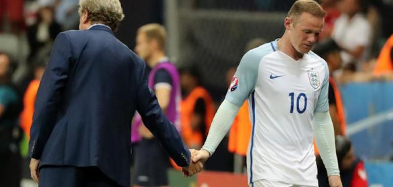 Roy Hodgson y Wayne Rooney se despidieron afligidos, tras protagonizar otro fiasco para su país