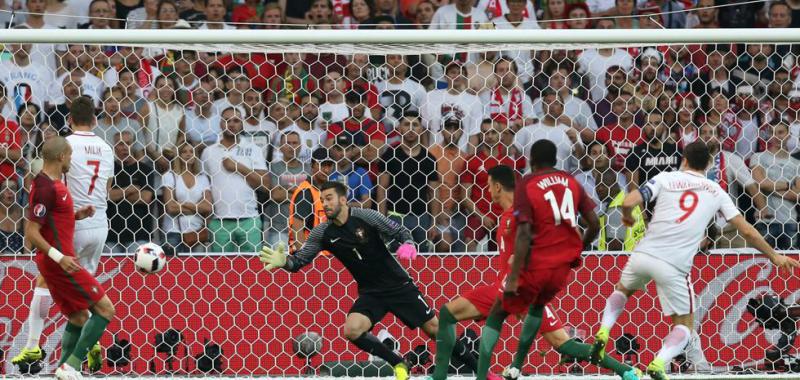 Robert Lewandowski abrió su bagaje goleador en el torneo en la primera llegada polaca ante Portugal