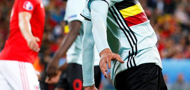 Wilmots sentó a Carrasco y dio entrada a Fellaini para resolver el aprieto belga