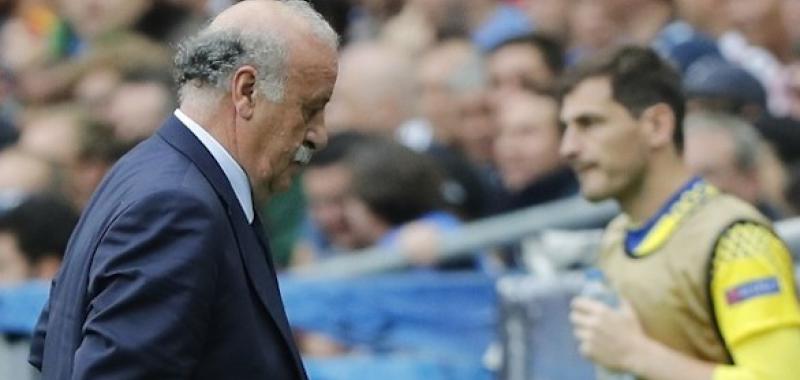 El día empezaba con Vicente Del Bosque sonrojando a Iker Casillas