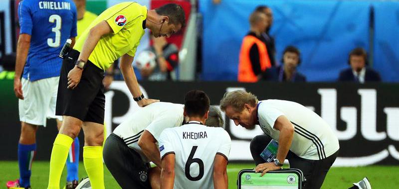 El duelo no ofreció mucho espectáculo en su primera parte. Sammi Khedira fue el primer sustituido al retirarse lesionado
