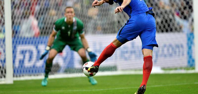 Olivier Giroud abrió el marcador en el primer pestañeo gracias a un gran desmarque