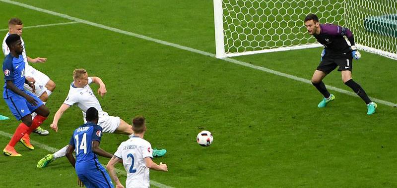 Sigthorsson y Bjarnason salvaron la honra islandesa con sendos goles