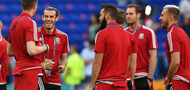 La expedición galesa llegó al Stade de Lyon con ilusión de prolongar su aventura 