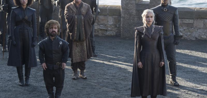 De izquierda a derecha: Nathalie Emmanuel (Missandrei), Peter Dinklage (Tyrion Lannister), Conleth Hill (Varys), Emilia Clarke (Daenerys Targaryen) y Jacob Anderson (Gusano Gris)