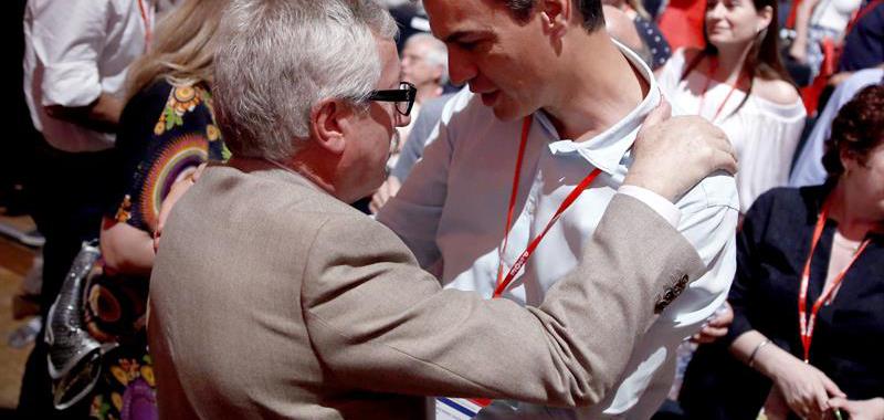 Sánchez saluda a Toxo.