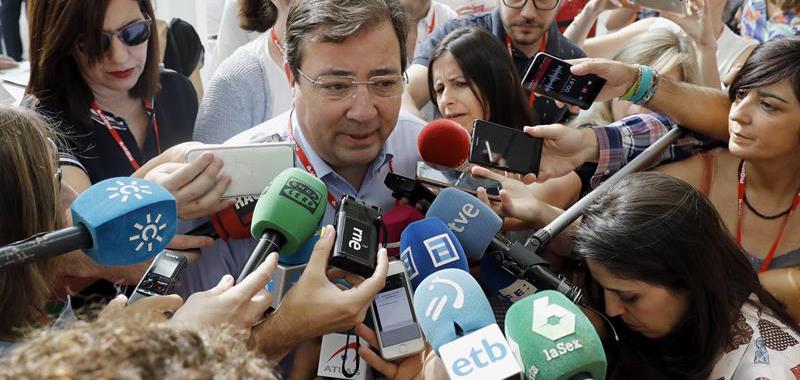 Vara, a los micrófonos.