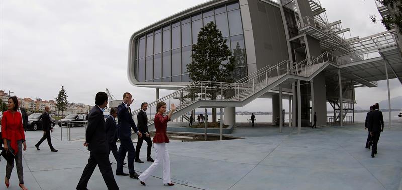 Los Reyes inauguran el Centro Botín