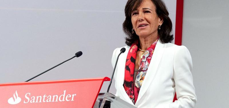 La presidenta del Grupo Santander Ana Patricia Botín (1ª).