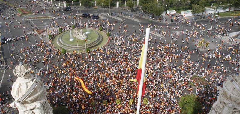 Manifestación convocada por la plataforma 'Hablamos?' en la Plaza de La Cibeles de Madrid.