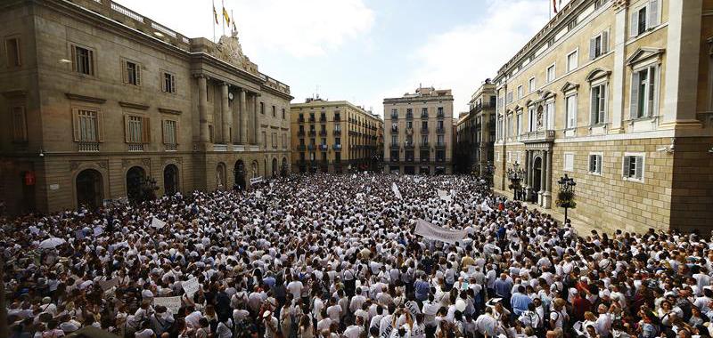 Concentración ante el ayuntamiento de Barcelona.