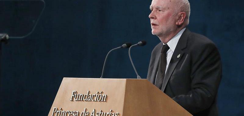 El premio Príncipe de Asturias 2017 de las Letras, Adam Zagajewski, ha criticado la rapidez de la sociedad actual y ha llamado a "pararnos a reflexionar".