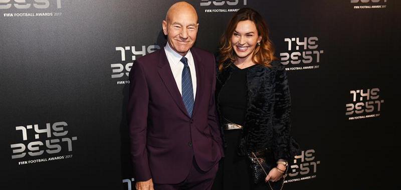 El actor británico Patrick Stewart y su pareja Sunny Ozell.