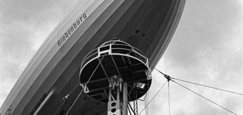 'LZ 129 “Hindenburg” en su mástil de amarre en el aeropuerto Rhine-Main'