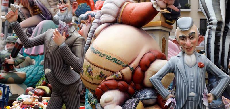 En la imagen, los ninots de Rajoy y Montoro en la falla del Pilar.