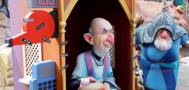 En la imagen, el Ministro de Hacienda, Cristobal Montoro, en la falla de Na Jordana.