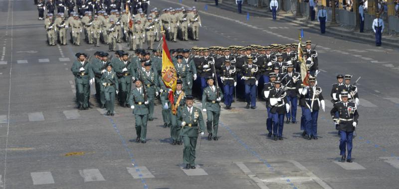 Desfile de la Guardia Civil en la fiesta nacional francesa
