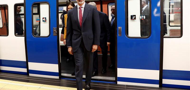 El Rey viaja en Metro por su centenario