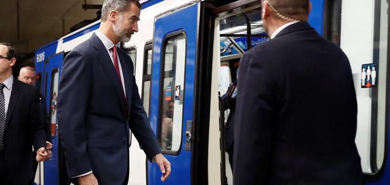 El Rey viaja en Metro por su centenario