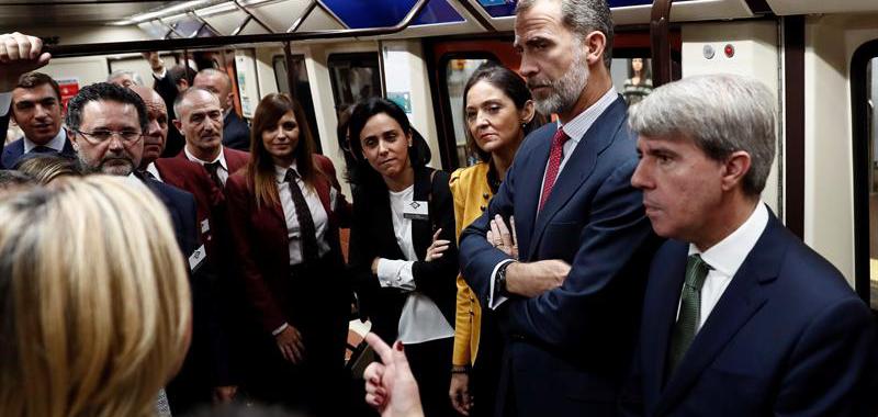 El Rey viaja en Metro por su centenario
