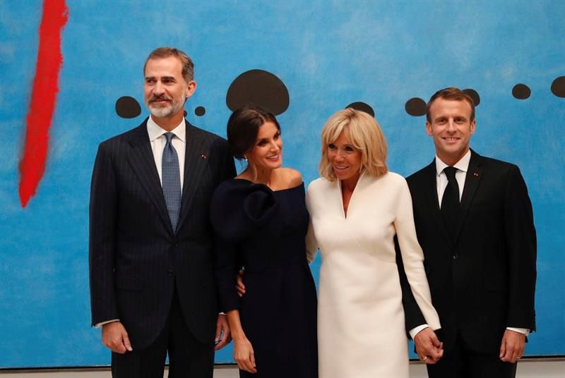 Los Reyes visitan una retrospectiva de Miró en París