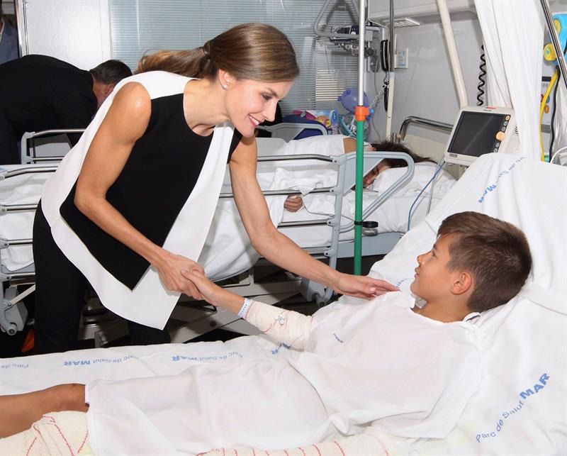 La Reina Letizia en la visita que los Reyes realizaron al hospital de los heridos por los atentados