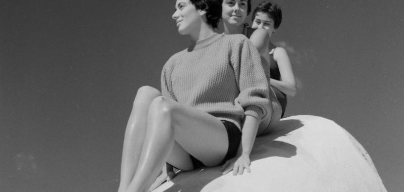 Sonsoles y unas amigas, Suances, 1954