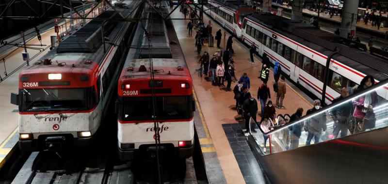 Aglomeraciones en Atocha en el tercer día de estado de alarma