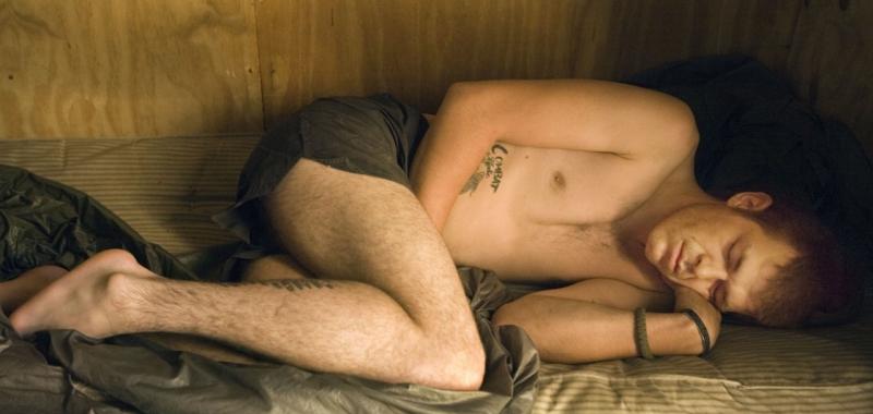 'Doc' Kelso durmiendo. Puesto de Restrepo, Afganistán. 2008