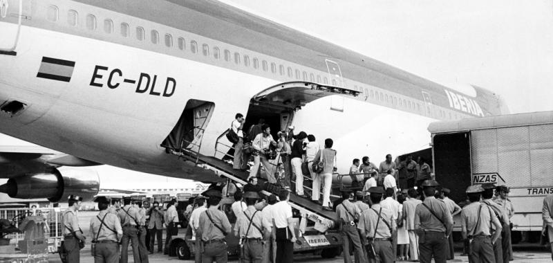 40 años del vuelo que trajo el Guernica a España