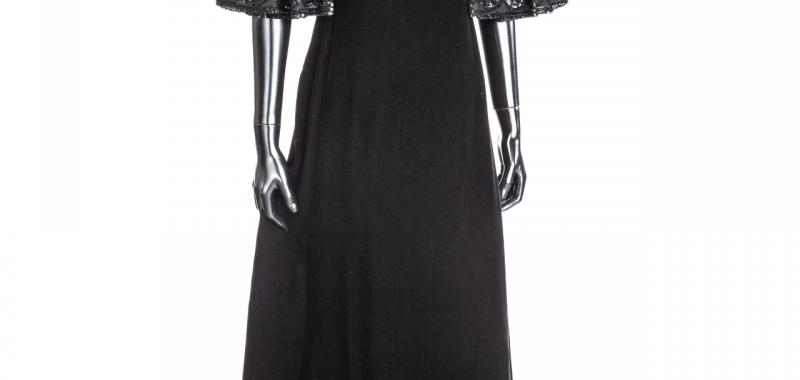 Vestido largo en terciopelo negro de Pedro Rodríguez