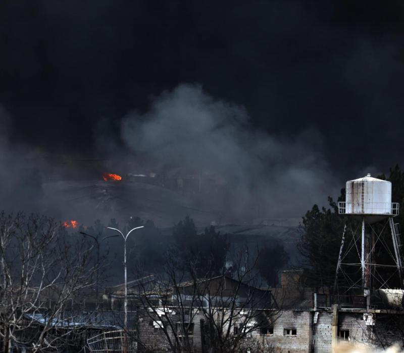 Imágenes de Teherán tras el bombardeo a refinerías de petróleo próximas a la capital iraní. EFE/EPA/ABEDIN TAHERKENAREH