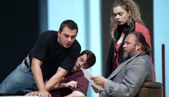  Károly Szmerédy (Nikitich), John Easterlin (Misaíl), Pilar Vázquez (La tabernera), Michael König (Grigori, el falso Dmitri)