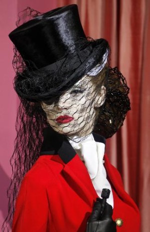 Detalle del desfile de Christian Dior. Ep