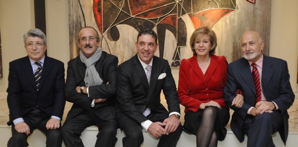 Homenaje a Luis María Anson en la galería de arte Víctor i Fills (Foto: Manuel Engo)