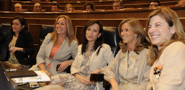 Las ministras del Gobierno durante el Debate sobre el Estado de la Nación (Foto: Manuel Engo)