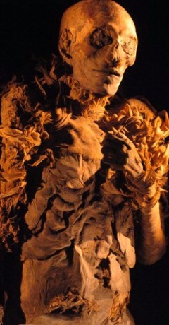 Momia de Hatshepsut hallada en 2007 en el Museo de El Cairo